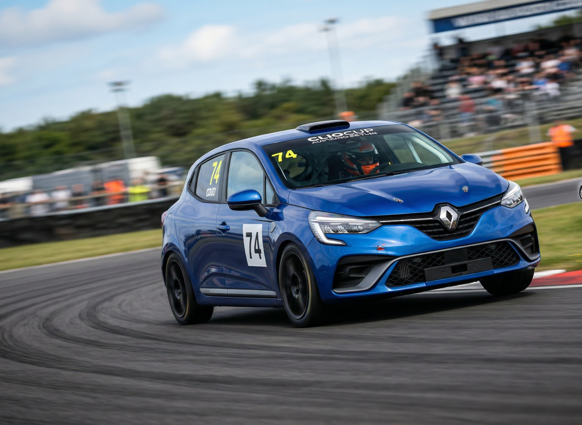 Stage de pilotage voiture : Gérer pneus et freins comme un pro
