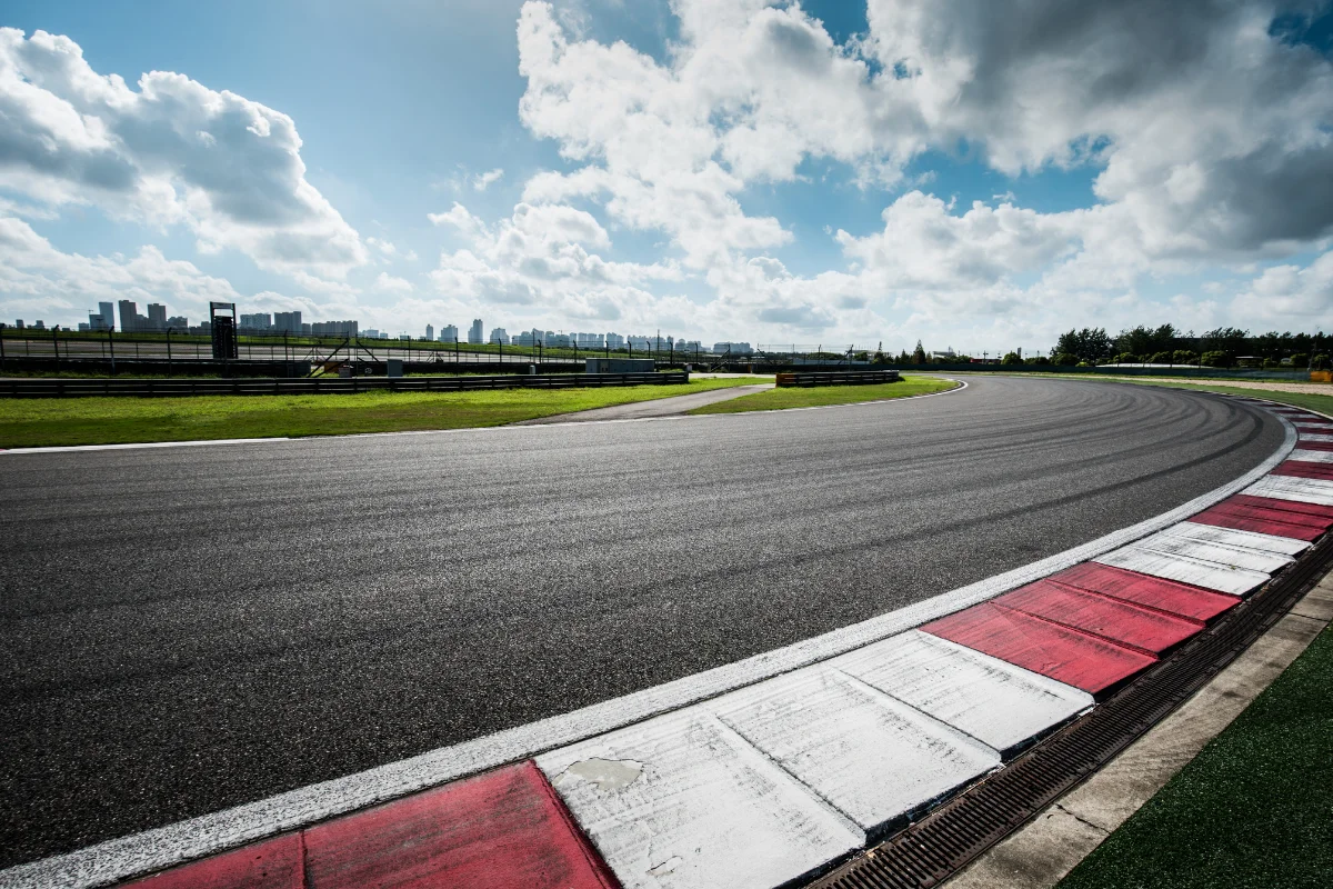 Est-ce que les box cadeau de stages de pilotage de 3 tours valent le coup pour progresser ?